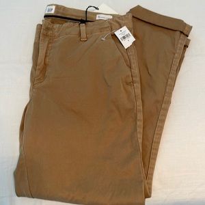 GAP Girlfriend chinos.  Size 6 NWT